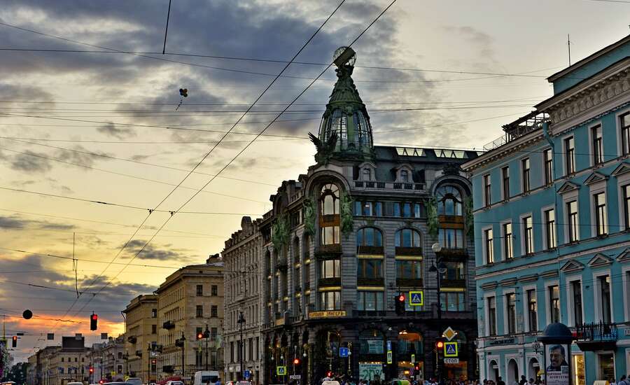 Dom Knigi and the Singer Building, St. Petersburg